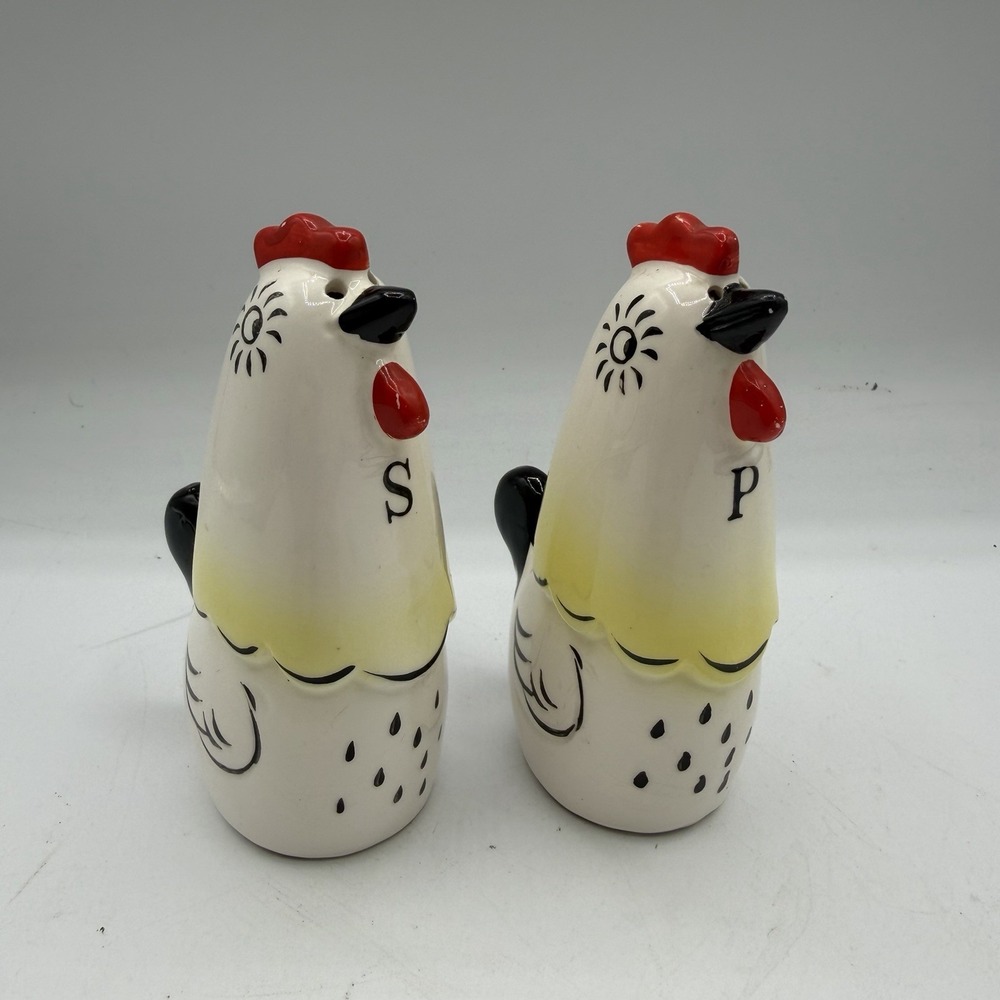 Vintage Retro Chickens Salt & Pepper Shakers Anthropomorphic Broken Noise Makers